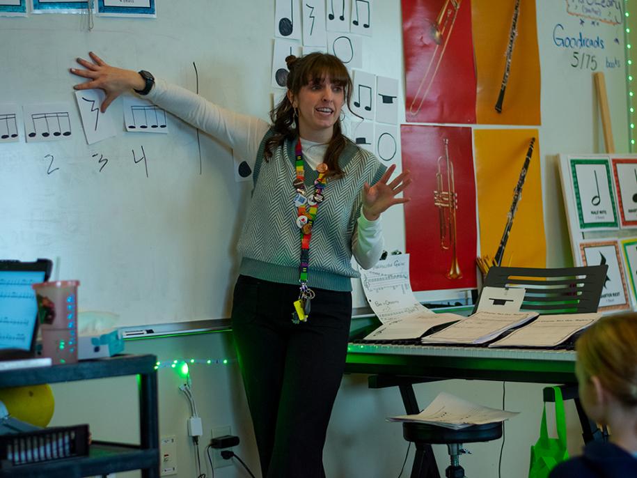 Photo of music teacher Shannon O'Leary ('21MEd) teaching in classoom.