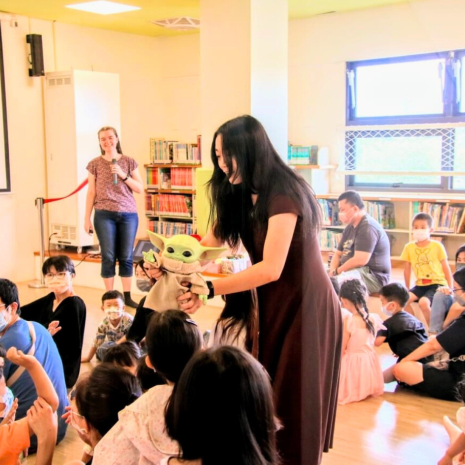 Tiffany volunteering at Yilan County Public Library English Storytelling Events